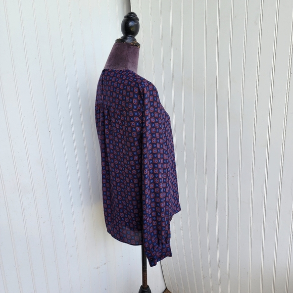 Gap Women's Navy Red Geo Ptint Long Sleeve V-Neck Blouse Keyhole Sz M - Picture 3 of 11